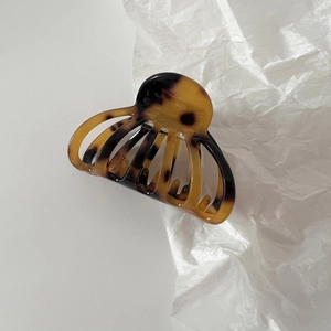 French retro acetate shell claw clip in tortoise shell pattern for women's hair styling