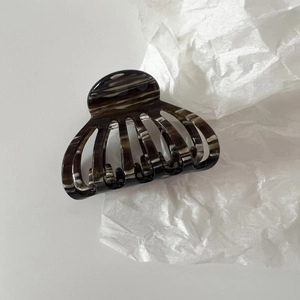 Classic tortoise shell scallop claw clip with glossy finish for thick hair styling