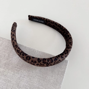 Close-up of leopard print velvet sponge headband with a hand-made interior label detail
