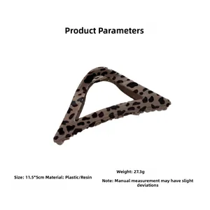 Detail showing dimensions 11.5x5cm of a triangular leopard print hair claw clip