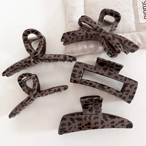 Leopard Print Hair Claw Clip Large Retro Resin Shark Hair Clip For Women Strong Hold Thick Hair Accessories Korean Style