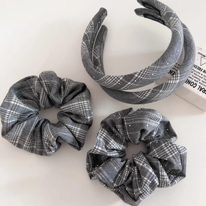 Ensemble serre-tête et chouchou gris à carreaux avec strass brillants pour femmes