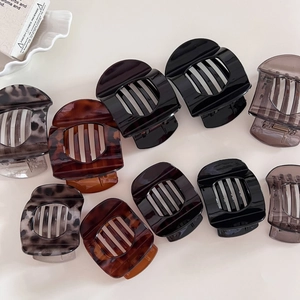 Elegant Acrylic Tortoiseshell Hair Claw Clip For Women Vintage Korean Geometric Hollow Hair Clamp Retro Non Slip Hair Accessory