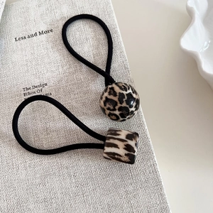 Coffret d'élastiques à cheveux avec pendentifs léopard sphériques et carrés stylés