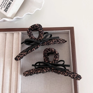 Vintage Leopard Print Fabric Wrapped Shark Hair Claw Clip With Black Bow Large Hair Accessory For Women Styling Hair Clip