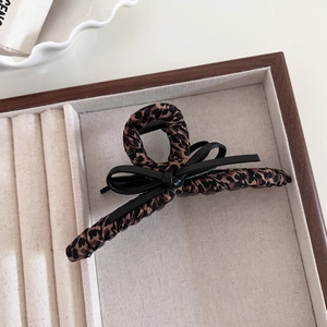 Retro leopard print fabric hair claw with black bow decoration for elegant hair styling