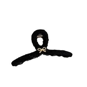 Elegante pinza per capelli in velluto nero con fiocco in metallo dorato per l'inverno