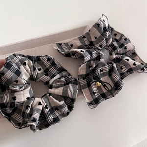 Classic black and white plaid scrunchie set with heart prints and golden heart pendant