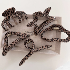 Large Vintage Leopard Print Hair Claw Clips For Women Strong Hold Acetate Plastic Shark Clips Fashion Hair Accessories