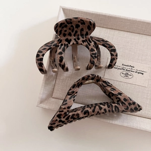 Retro brown leopard print large hair claws in round and geometric triangle shapes
