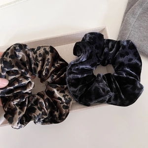 Chouchou en Velours Imprimé Léopard Grand Élastique à Cheveux Mode Souple Bandeau Accessoires Automne Hiver pour Femmes