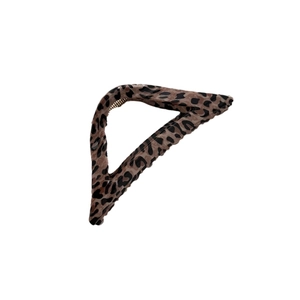 Retro brown leopard print shark clip with triangular design and glossy finish