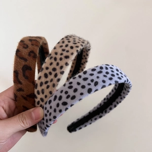 Lot de trois serre-têtes en peluche à motif léopard avec doublure antidérapante d'hiver