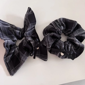 Retro grey plaid hair scrunchie set with heart charm and bow for college style