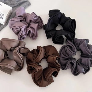 Lot de cinq chouchous en satin premium aux couleurs Morandi élégantes pour femmes