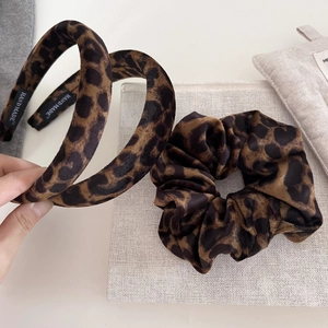 Retro leopard print velvet hair accessories set with headband and scrunchie