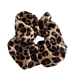 Retro leopard print satin scrunchie for women, elegant leopard pattern elastic hair tie