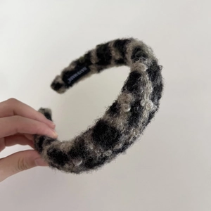 Stylish leopard print plush headband with handmade label for elegant autumn winter fashion