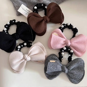 Five-color pearl bow hair rings set in wool felt and black pleated fabric for winter