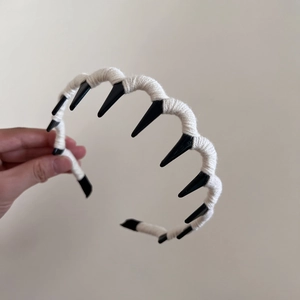 Detail of wool-wrapped headband with unique black wave teeth for non-slip hair styling