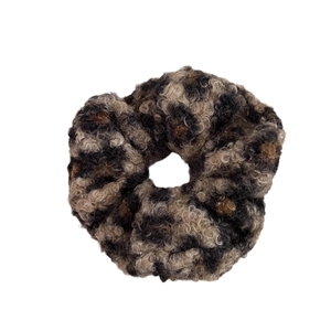 Fuzzy leopard print scrunchie made of soft faux lamb wool for autumn and winter