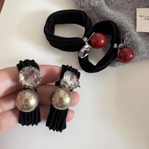 Chouchous de luxe avec cœurs en cristal et perles sur élastiques noirs souples