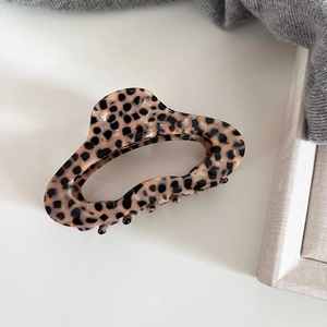 Elegant leopard print acetate hair claw clip for women's French style hair styling