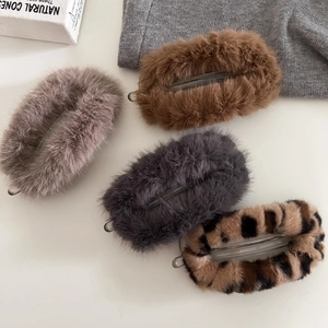 Élégante Pince Torsadée en Peluche Imprimé Léopard Automne Hiver Pince Banane Accessoires Coiffure pour Femmes