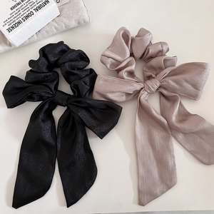 Elastici per capelli in raso con fiocco in nero e champagne per acconciature eleganti