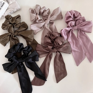 Set di 5 elastici per capelli in raso con fiocchi in tonalità metalliche su fondo