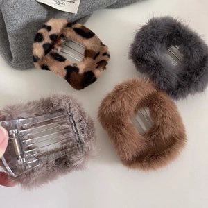 Plush faux mink fur hair claws with leopard print and solid colors for winter styling