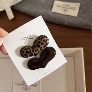 Set di fermagli per capelli a forma di cuore con stampa leopardata marrone e cioccolato