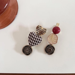Elegant French vintage hair clips set with houndstooth heart and marble pattern details