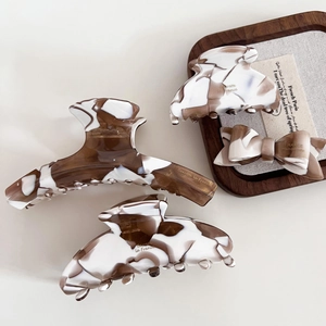 Elegant amber marble texture acetate hair claw clip set with handmade engraving details