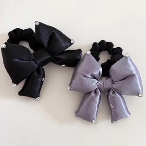 Set d'élastiques à cheveux avec nœuds papillon en satin noir et violet à strass