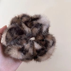 Vintage Leopard Print Plush Scrunchie Large Elastic Faux Fur Hair Tie For Women Autumn Winter Fashion Hair Accessories