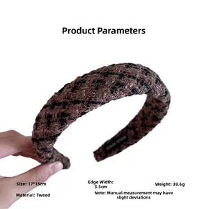 Détails du serre-tête en tweed marron avec dimensions et texture tissée à la main