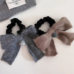 Chouchou à Nœud en Laine Tricotée de Style Coréen Avec Boule en Peluche Pendentif en Alliage Accessoire Cheveux Hiver Femme
