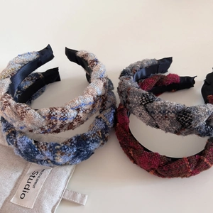 Serre-têtes tressés en tweed rétro à carreaux pour un style de coiffure élégant