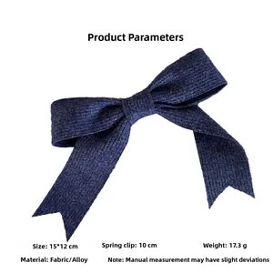Détail du nœud papillon bleu foncé en tissu avec texture verticale et clip à ressort 10cm