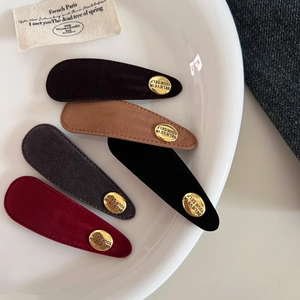 Französisches Vintage-Haarklammer-Set aus Samt mit goldenen Metall-Logo-Tags