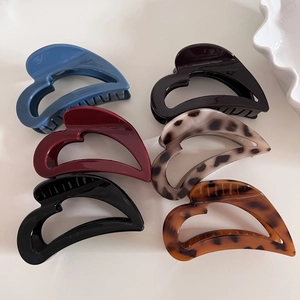 Lot de six pinces à cheveux épaisses en forme de cœur, couleurs variées et motifs léopard