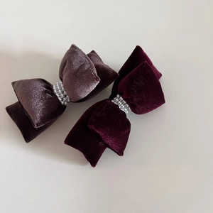 Elegant velvet bow hair clips with pearls in burgundy and taupe, stylish hair accessories