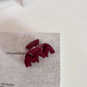 Elegant wine red wave-shaped acetate hair claw clip with a glossy finish for women