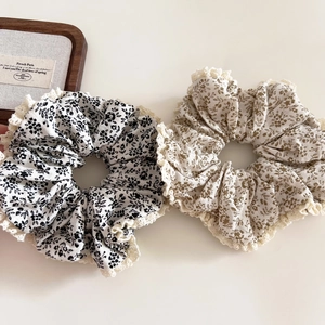Chouchou Floral Vintage Français pour Femmes Grands Élastiques à Cheveux en Tissu Avec Bordure en Dentelle Style Pastoral Accessoire de Cheveux Élastique Imprimé