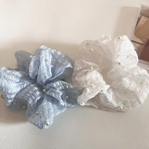 Lot de chouchous en seersucker bleu et blanc ornés de perles élégantes et raffinées