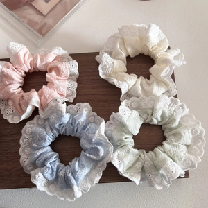 Elastici per capelli floreali con pizzo bianco in rosa, blu, crema e verde