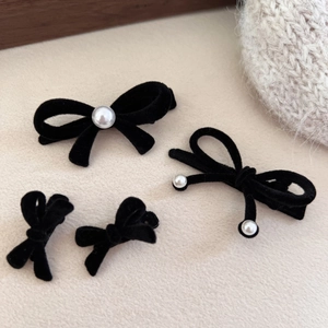 Elegant black velvet bow hair clip set with pearls for women, four-piece hairpin kit
