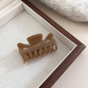 Pince à cheveux marron Maillard avec inscription dorée Barrette La France