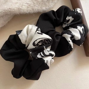 Elegant Satin Ink Print Patchwork Scrunchie Retro Large Hair Tie Simple Ponytail Holder Chic Satin Fabric Scrunchie Hair Accessories For Women